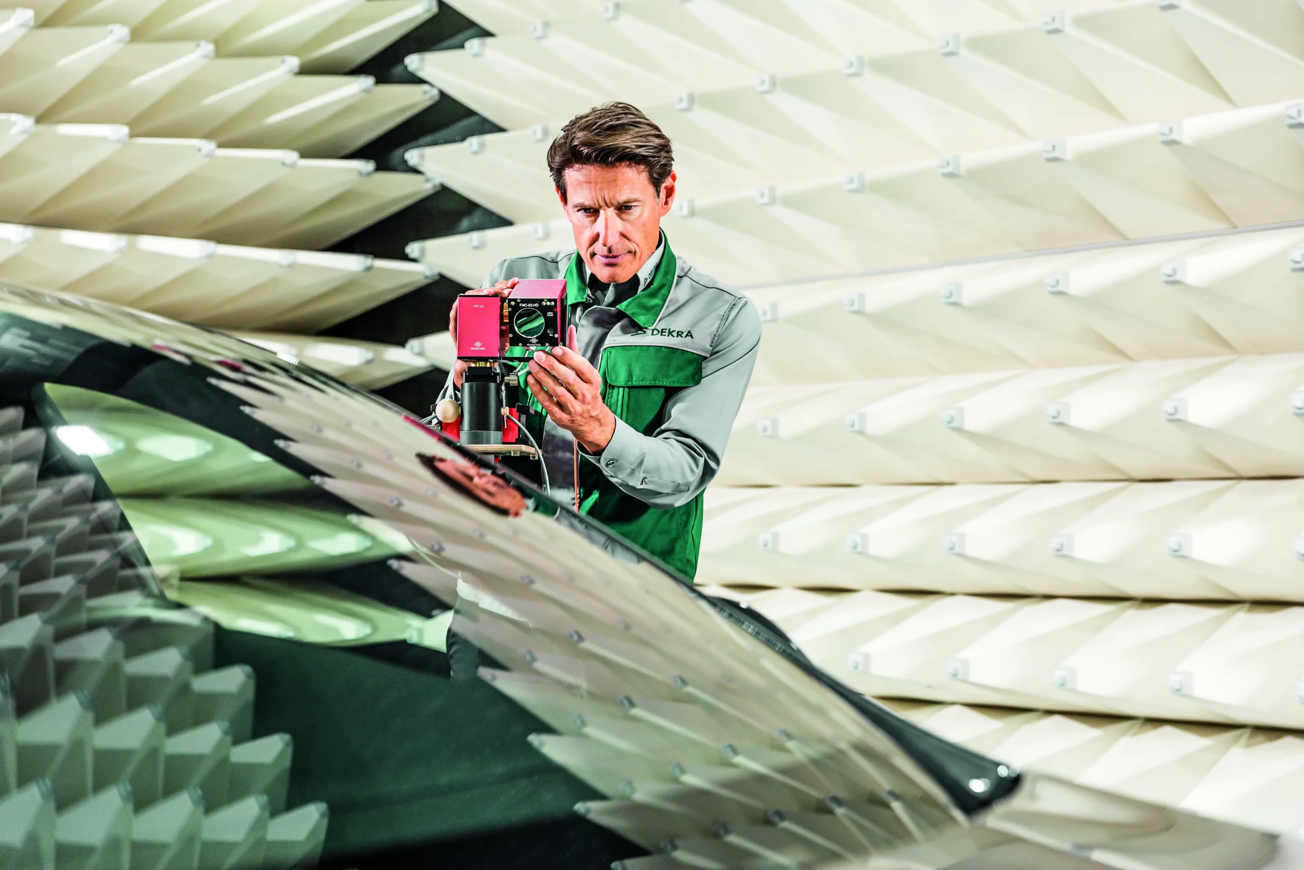 Ensayo de automoción en cámara semianeicoica