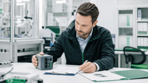 Organismo notificado Marcado CE revisando documentación técnica de un producto
